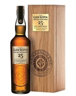 Glen Scotia 25 år flaske med dyb gylden whisky i træbeholder